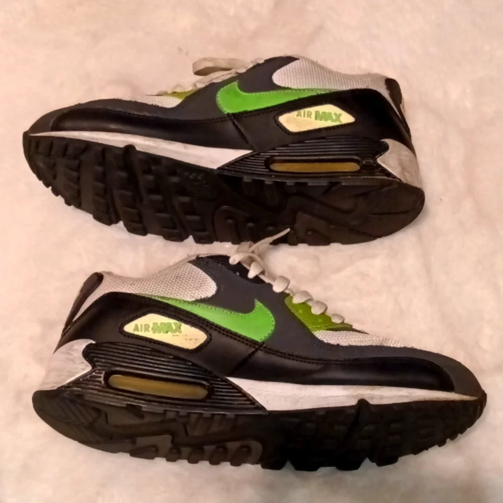 Nike Air Max Sneakers - Picture 2 of 8